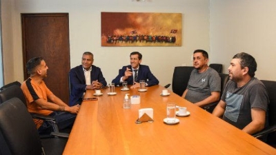 Carlos Sadir se reunió con gremios municipales y les presentó una importante propuesta salarial