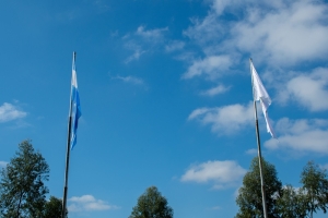 Las Banderas flamean en el Acceso Sur de la Ciudad