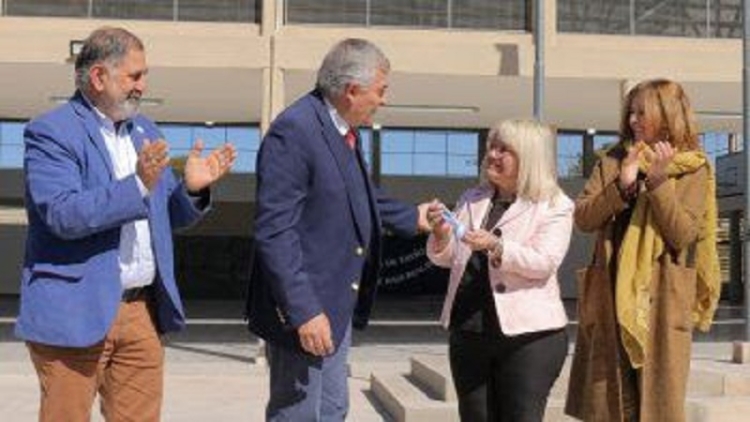Morales inauguró un nuevo edificio escolar y ratificó el compromiso con la educación pública