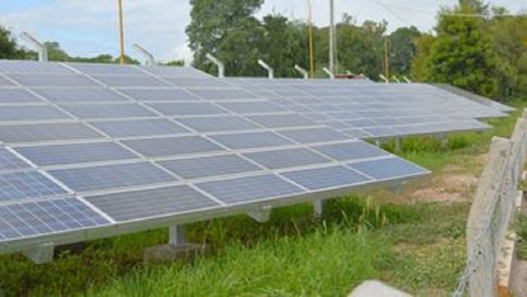 &Uacute;ltimos detalles para dotar de energ&iacute;a solar al Complejo La Mielera