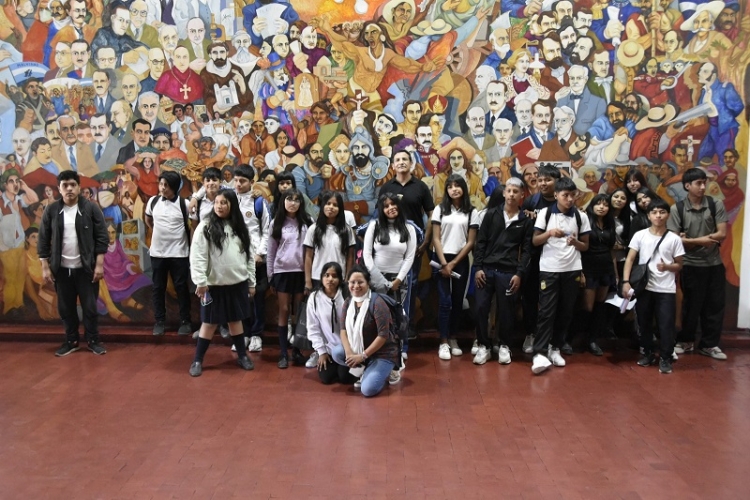 El Colegio Secundario N&deg; 32 Dr. Ren&eacute; Favaloro visit&oacute; la Legislatura