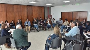 Mesa de trabajo planifica implementaci&oacute;n del ingreso a Primer A&ntilde;o