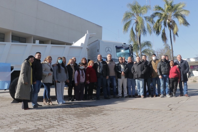 El municipio adquirió un camión volquete para fortalecer los trabajos de obra en Palpalá
