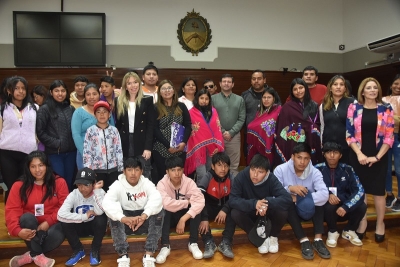 Alumnos de la Escuela N&deg; 256 de Barro Negro y del Colegio Secundario N&deg; 57 de Caspal&aacute; visitaron la Legislatura