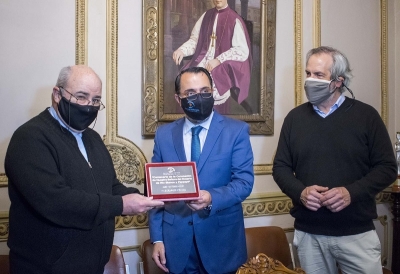 Entregaron plaqueta y minuta por el centenario de la coronaci&oacute;n de la Virgen del Rosario de R&iacute;o Blanco y Paypaya