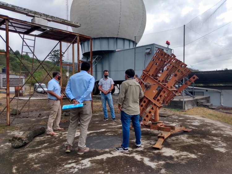 Inspección técnica a la base del radar de la empresa latser