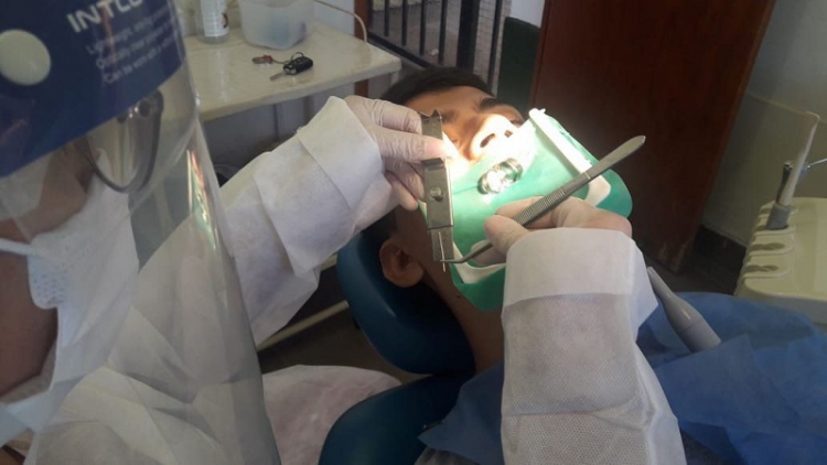 Primer tratamiento de conducto en el Hospital Oscar Or&iacute;as
