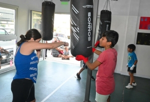 En el mes de la mujer exitosa clase abierta en la Escuela Municipal de Boxeo “Pumita Carabajal”