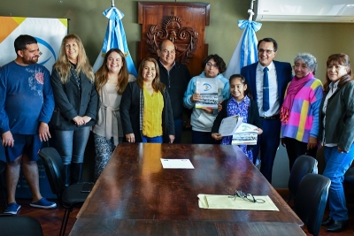 Ediles reconocieron a j&oacute;venes escritoras