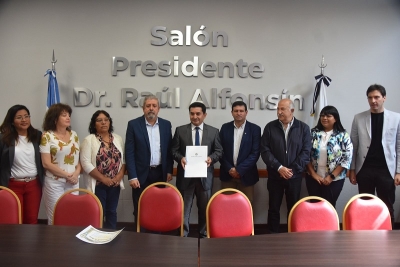 El doctor Pablo Clementi, m&eacute;dico cardi&oacute;logo fue distinguido por legisladores, en m&eacute;rito por su contribuci&oacute;n a la medicina y su trayectoria.