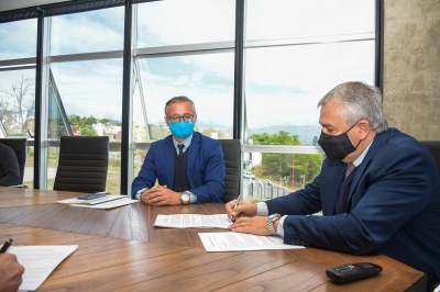 La Provincia acord&oacute; venta de energ&iacute;a que producir&aacute;n las plantas fotovoltaicas de Ejesa