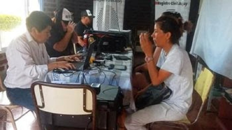 Manantiales recibi&oacute; operativo registral