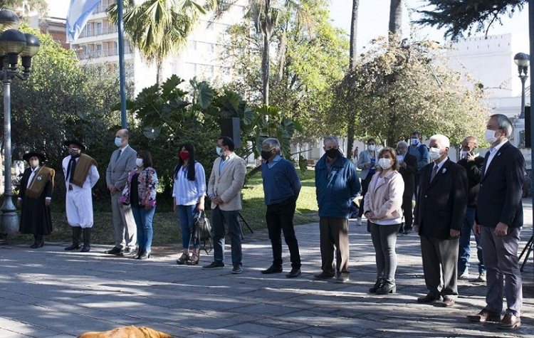 Izamiento de banderas en el marco de la semana de Jujuy