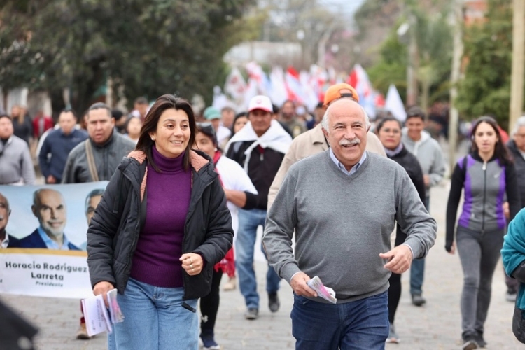 Gran caminata del Frente Cambia Jujuy por barrios capitalinos