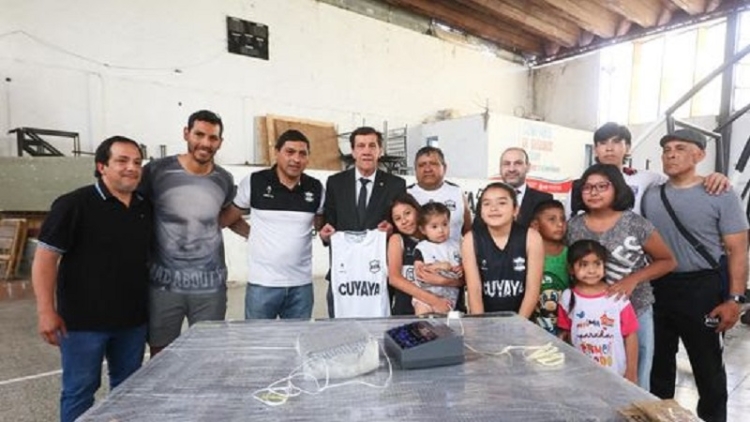 Sadir entreg&oacute; un marcador electr&oacute;nico al Club Cuyaya