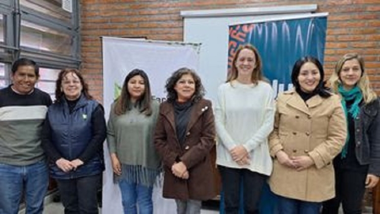 Desarrollo Humano firm&oacute; acta- acuerdo con la UNJu para mejorar la calidad de huertas escolares