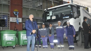 GIRSU. El gobernador entregó camiones y contenedores en Perico