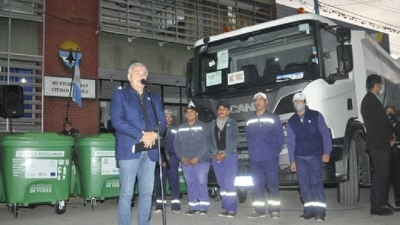 GIRSU. El gobernador entreg&oacute; camiones y contenedores en Perico