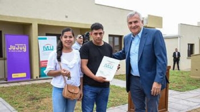 Gerardo Morales entregó 50 viviendas para familias de Caimancito