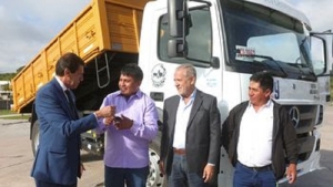 Con fondos de las regal&iacute;as mineras, Sadir entreg&oacute; un cami&oacute;n para Cieneguillas