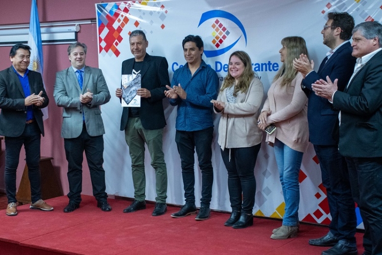 Entregaron declaraci&oacute;n de inter&eacute;s municipal al grupo Copleros