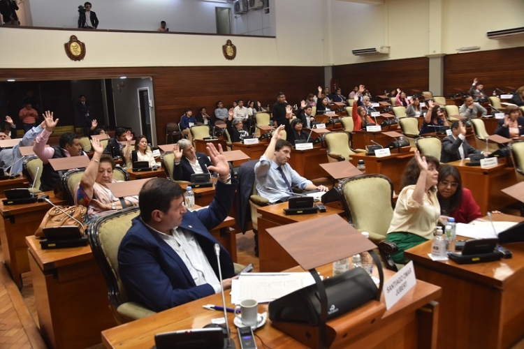 La Legislatura reglament&oacute; el Sistema Provincial de Seguros de Salud para Extranjeros