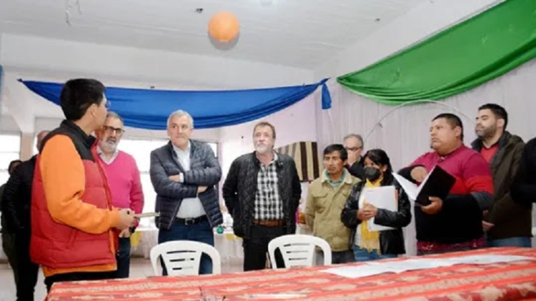 Di&aacute;logo a agenda abierta con vecinos del barrio 13 de junio de Alto Comedero