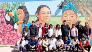 Inauguraron en Arrayanal mural referido a la solidaridad y la superación de la mujer
