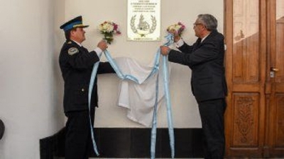 Homenaje a los polic&iacute;as federales ca&iacute;dos en cumplimiento del deber