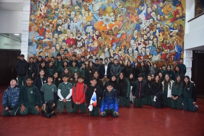 Estudiantes del Colegio Jos&eacute; Hern&aacute;ndez recorrieron la Legislatura