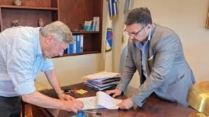 La empresa AB Construcciones recibi&oacute; el certificado de Cr&eacute;dito Fiscal