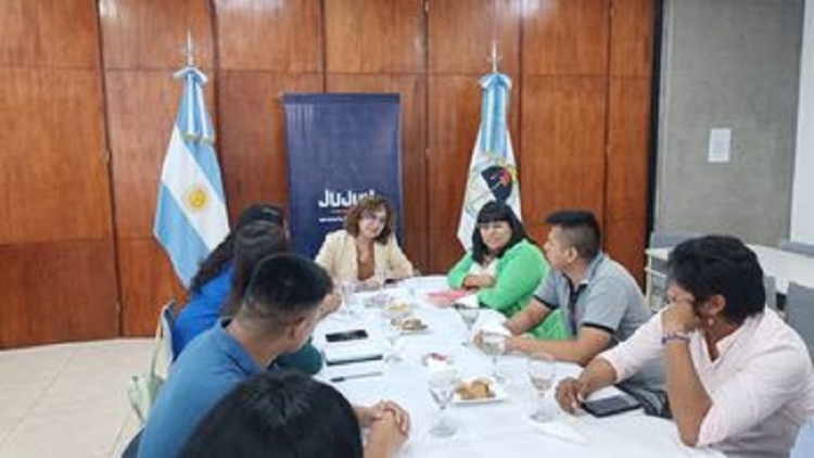 La ministra Serrano encabez&oacute; mesa educativa con autoridades municipales del interior