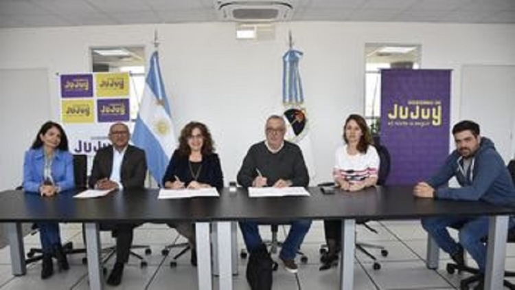 Firma de contratos para creaci&oacute;n, ampliaci&oacute;n y remodelaci&oacute;n de nuevas instituciones educativas
