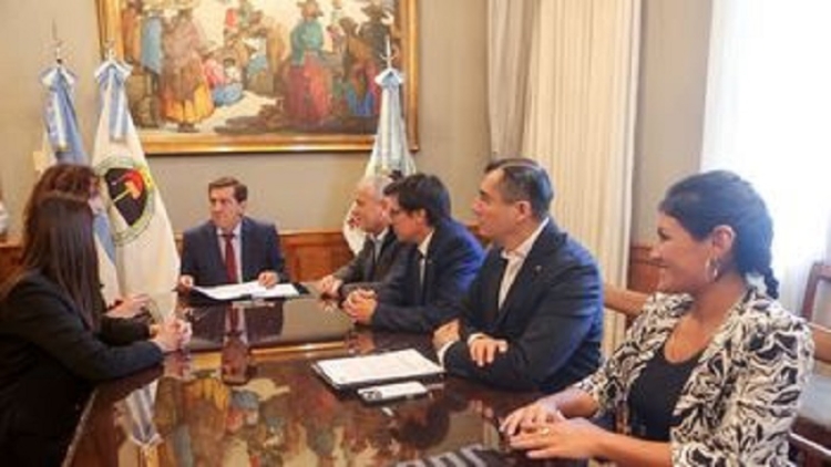 Sadir y Banco Macro acuerdan cr&eacute;ditos con tasas subsidiadas para el sector productivo