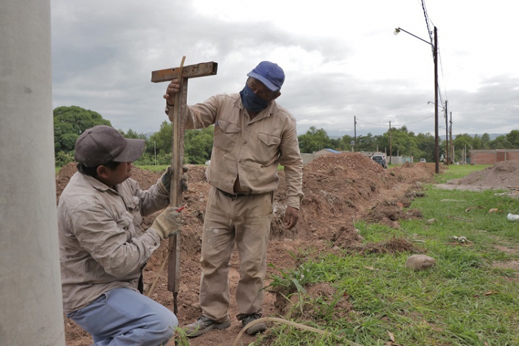 Inicio de obras de cord&oacute;n cuneta en la localidad de R&iacute;o Blanco