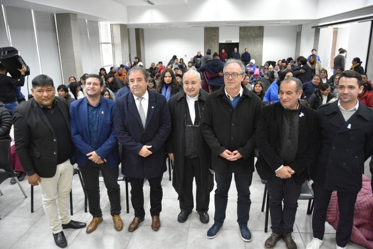 El Vicegobernador Alberto Bernis participó de la entrega de escrituras a familias de San Salvador de Jujuy
