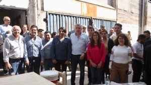 El Gobernador y la ministra Martínez entregaron mobiliarios al Centro Vecinal &quot;Virgen del Valle&quot; de Perico