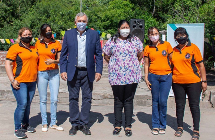 Morales visit&oacute; la escuela de verano de Manantiales