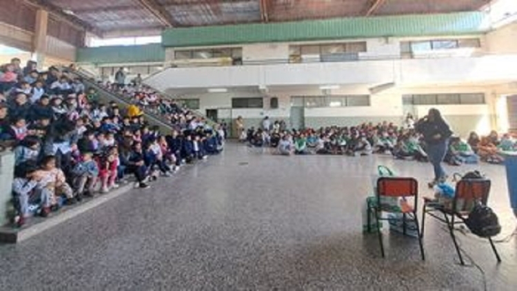 Charla sobre gesti&oacute;n de residuos y econom&iacute;a circular en la Escuela N&deg; 147