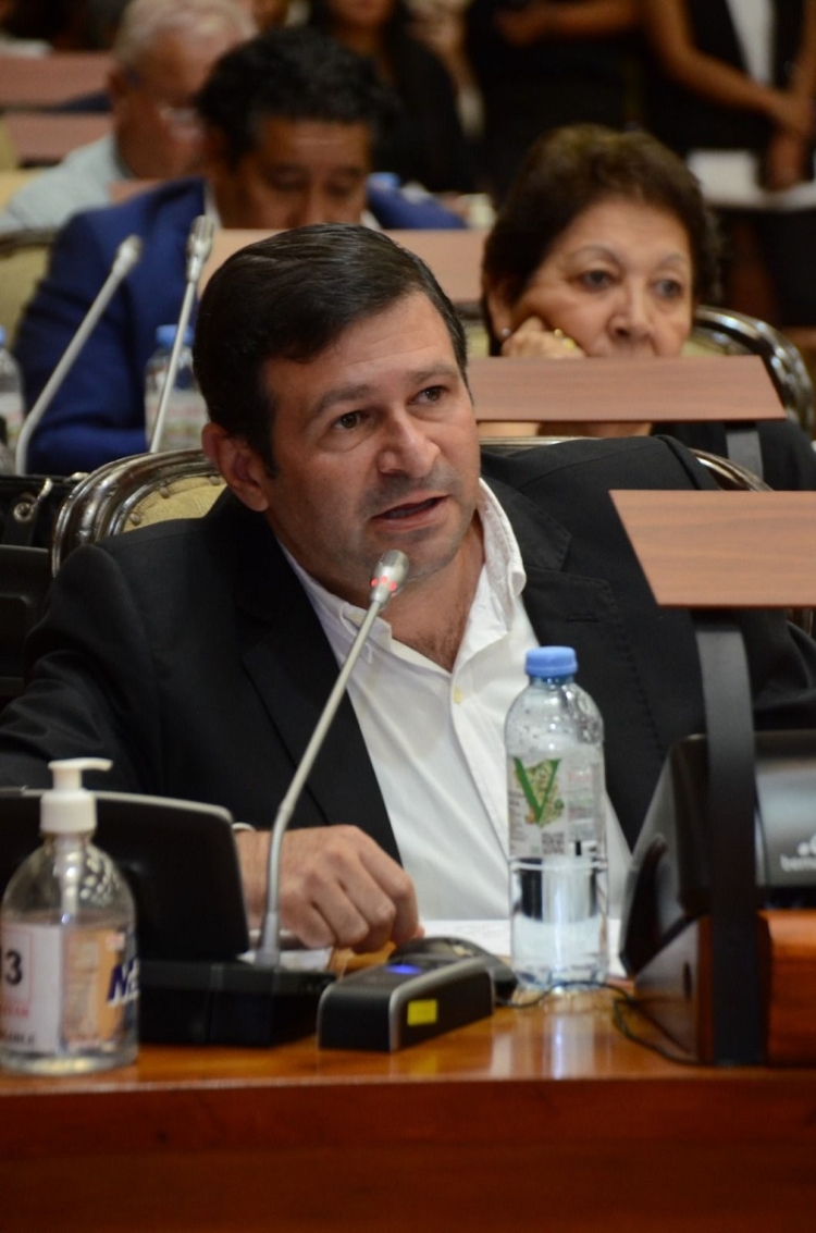 &ldquo;Con 60% de pobres, festejan super&aacute;vit y no reparten los alimentos&rdquo;