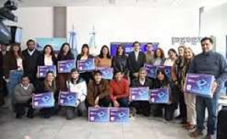 Copa Rob&oacute;tica Argentina: el Gobierno de Jujuy entreg&oacute; kits de rob&oacute;tica a escuelas clasificadas a la instancia provincial