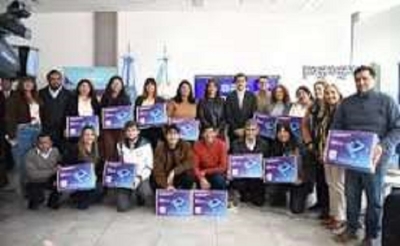 Copa Rob&oacute;tica Argentina: el Gobierno de Jujuy entreg&oacute; kits de rob&oacute;tica a escuelas clasificadas a la instancia provincial