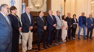 El Gobernador tom&oacute; juramento a funcionarios de su gabinete