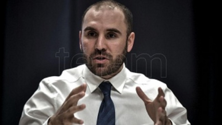 Guzm&aacute;n asegur&oacute; que las medidas cambiarias son de "transici&oacute;n" con el objetivo de no perder reservas