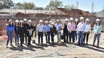 Comitiva de BCIE recorri&oacute; obras de instituciones educativas