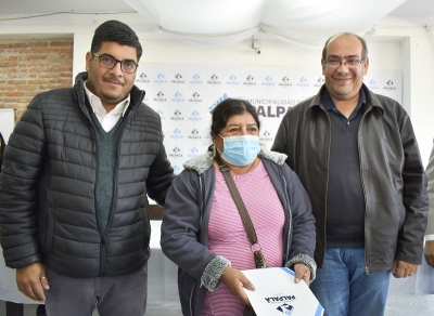 Luego de 35 a&ntilde;os, se le cumpli&oacute; el sue&ntilde;o de la escritura a los vecinos del B&deg; general Savio