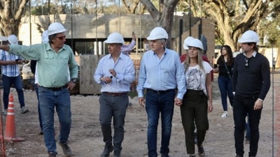 Morales recorri&oacute; la obra del museo Lola Mora