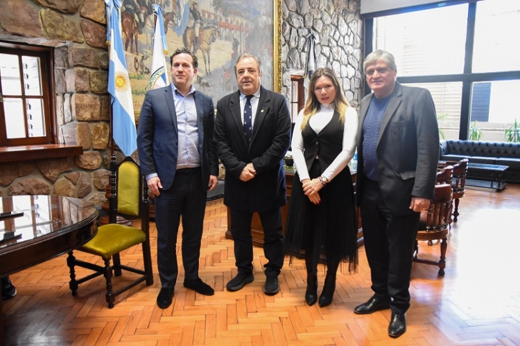 Bernis recibi&oacute; al coordinador nacional del Parlamento Federal del Clima