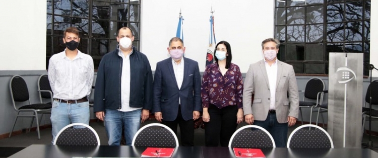 Firma de convenio para realizar mamograf&iacute;as gratuitas a mujeres sin obra social