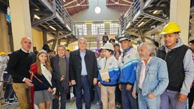 El gobernador visit&oacute; la Escuela T&eacute;cnica 1 y otorg&oacute; un subsidio de un mill&oacute;n de pesos